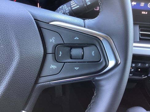 Used 2025 Chevrolet Trax LT w/ Driver Confidence Package image 19