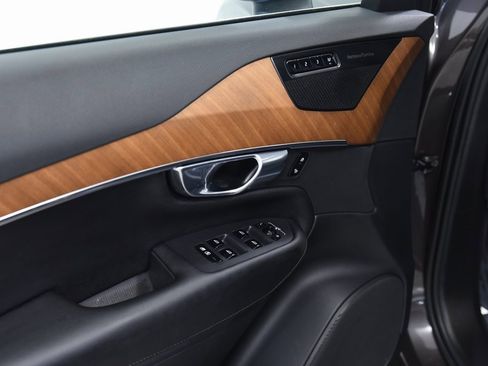 Used 2023 Volvo XC90 B6 Plus image 18