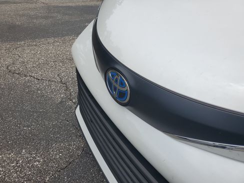 Used 2025 Toyota Sienna XLE FWD image 10