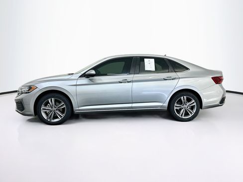 Used 2022 Volkswagen Jetta SE FWD image 4