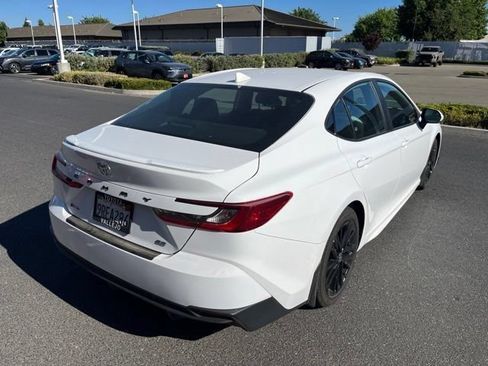 Used 2025 Toyota Camry SE FWD image 5