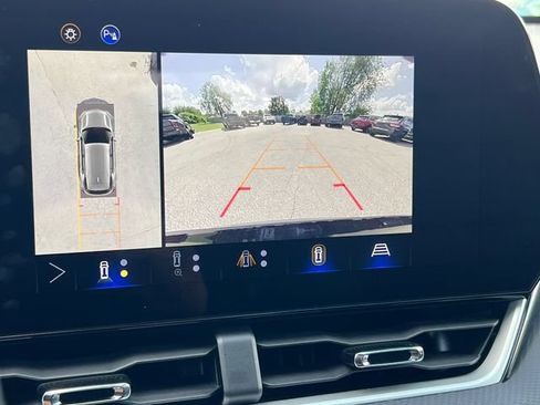 Used 2025 Chevrolet Equinox LT w/ Safety and Technology Package FWD image 19