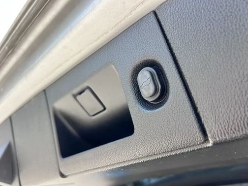 Used 2018 Chevrolet Tahoe LT AWD/4WD image 12