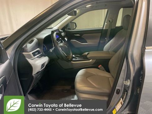 Used 2023 Toyota Highlander XLE image 15