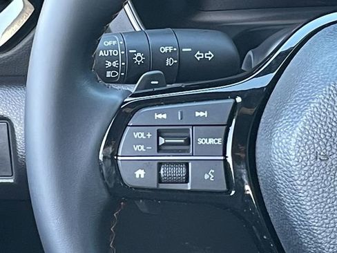 Used 2025 Honda Pilot Sport image 12