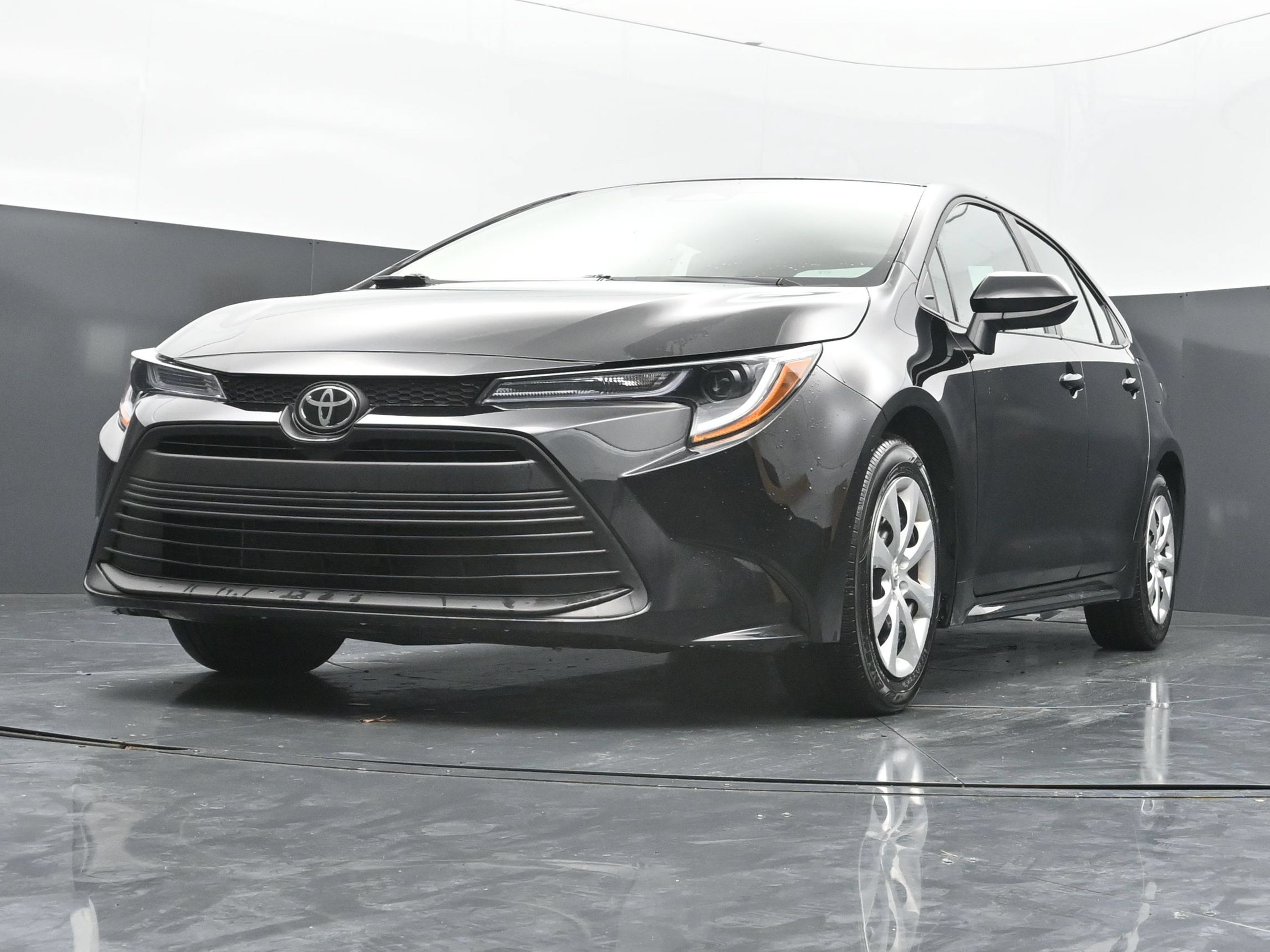 Used 2026 Toyota Corolla LE FWD image 35