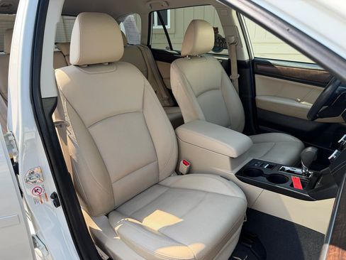 Used 2018 Subaru Outback 2.5i Limited AWD/4WD image 33