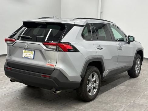 Used 2025 Toyota RAV4 XLE AWD/4WD image 2