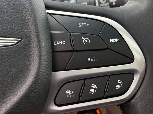 Used 2022 Chrysler Pacifica Limited FWD image 26