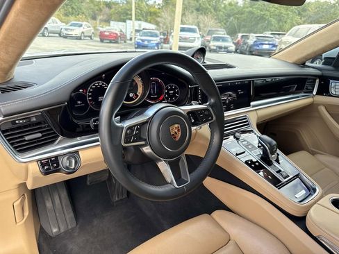 Used 2018 Porsche Panamera 4 image 33