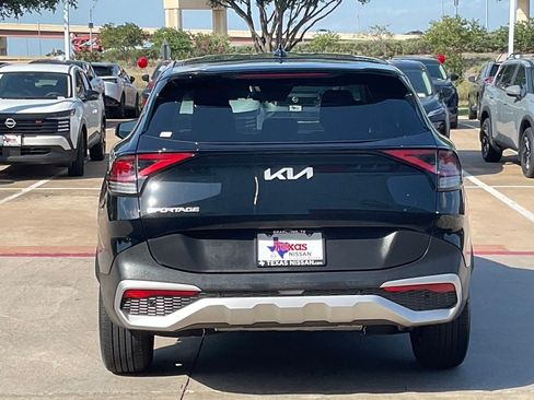 Used 2025 Kia Sportage LX FWD image 5