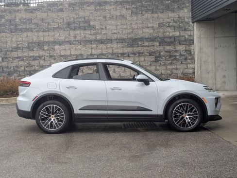 New 2026 Porsche Macan 4 Electric image 8