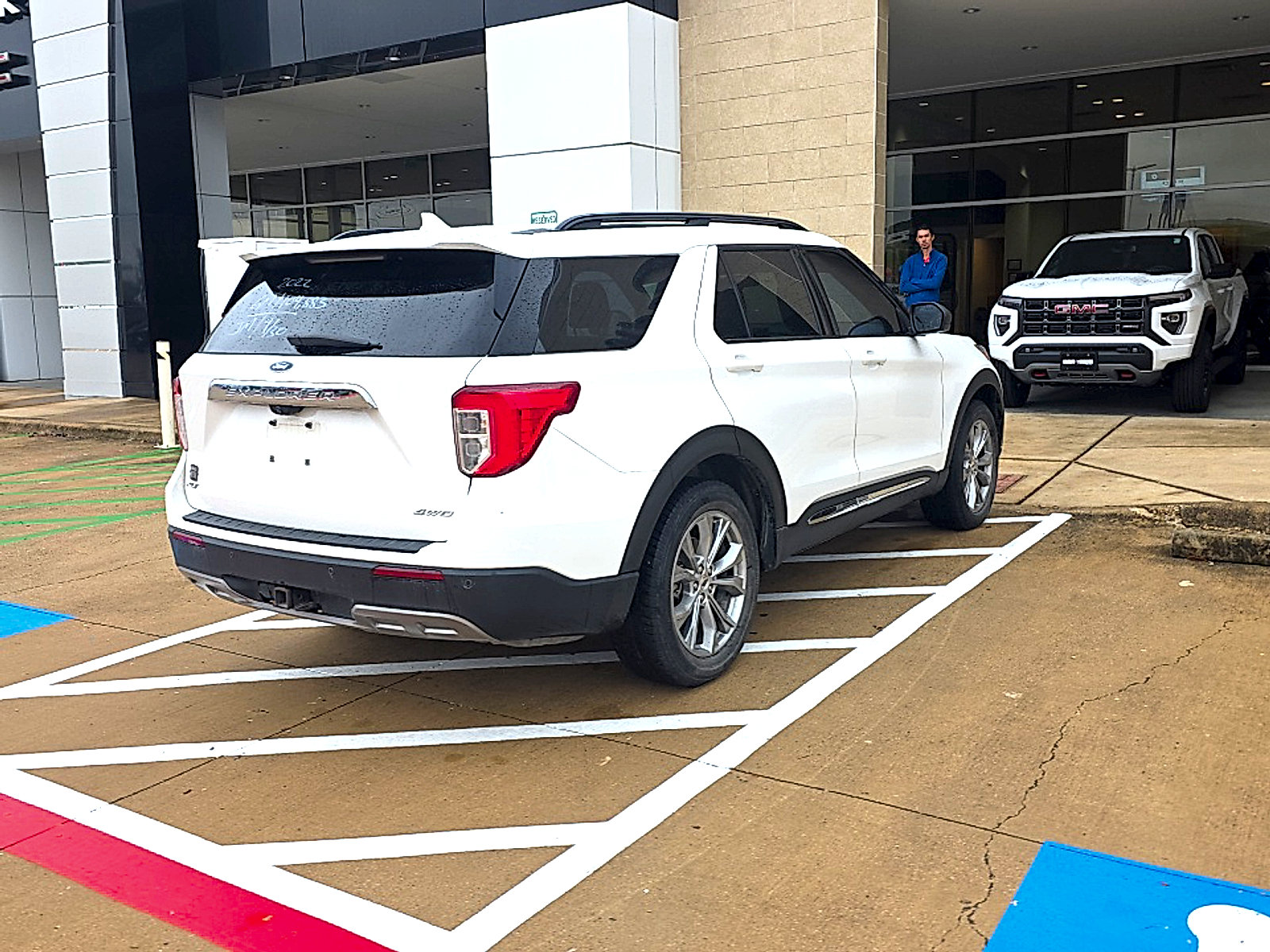 Used 2022 Ford Explorer XLT w/ Equipment Group 202A AWD/4WD image 10