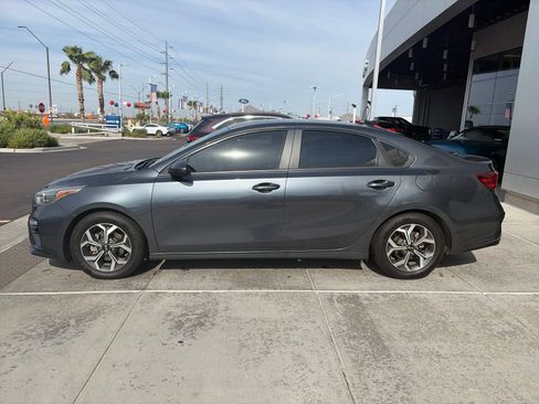 Used 2020 Kia Forte LXS FWD image 2