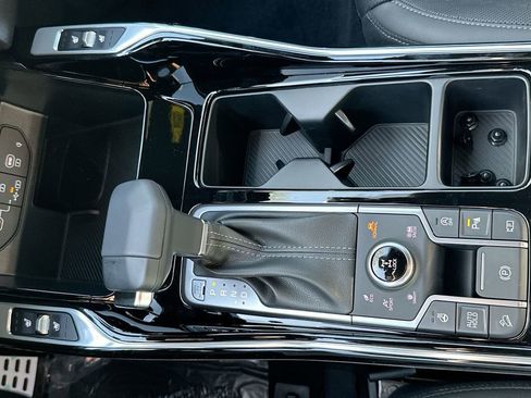 Used 2024 Kia Sorento SX Prestige image 40