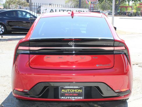 Used 2023 Toyota Prius Prime FWD image 7