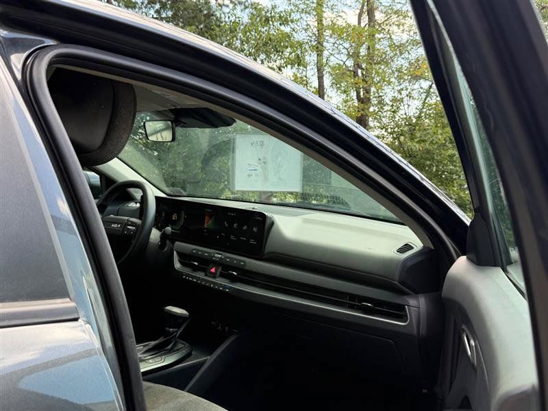 Used 2025 Kia K4 FWD image 9