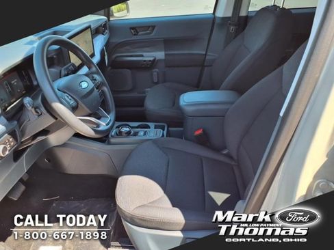 New 2025 Ford Maverick XL image 8