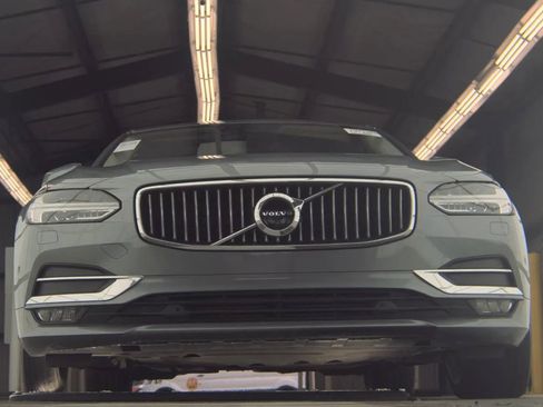 Used 2017 Volvo S90 T6 Inscription w/ Vision Package AWD/4WD image 2