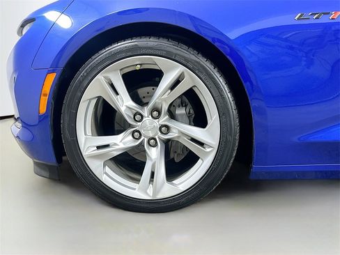 Used 2020 Chevrolet Camaro LT image 8