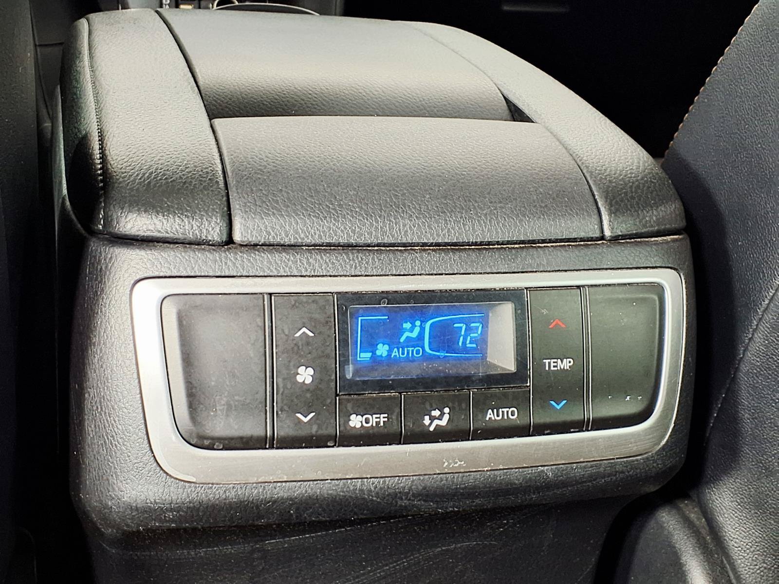 Used 2019 Toyota Highlander XLE FWD image 10