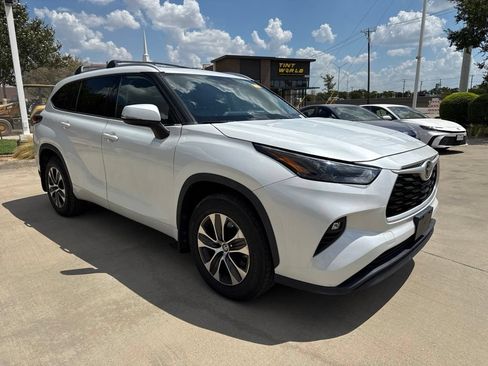 Used 2022 Toyota Highlander XLE FWD image 9