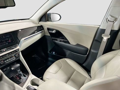 Used 2022 Kia Niro Touring Special Edition image 24