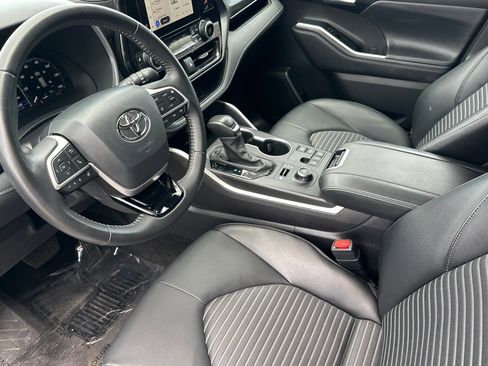 Certified 2025 Toyota Highlander XSE AWD/4WD image 9
