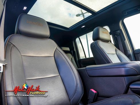 Used 2022 Chevrolet Suburban High Country image 21