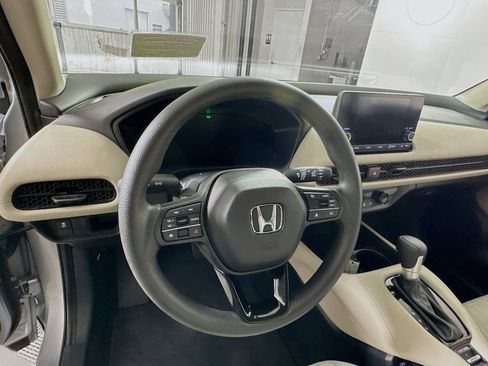 Used 2023 Honda HR-V LX image 9