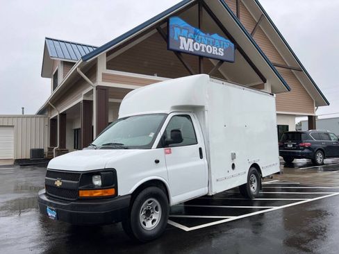 Used 2017 Chevrolet Express 3500 image 1
