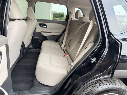 Used 2025 Nissan Rogue SV image 39