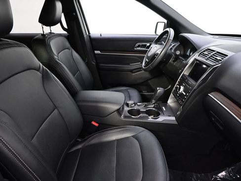 Used 2019 Ford Explorer Limited w/ Ford Safe & Smart Package AWD/4WD image 16