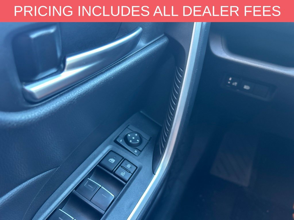 Used 2025 Toyota RAV4 XLE AWD/4WD image 45