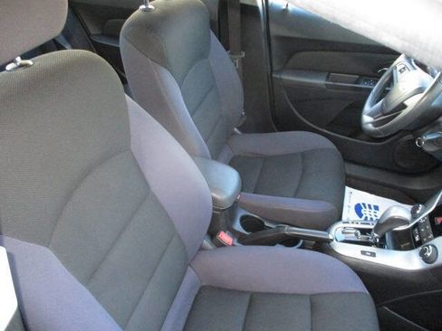 Used 2014 Chevrolet Cruze LT image 25