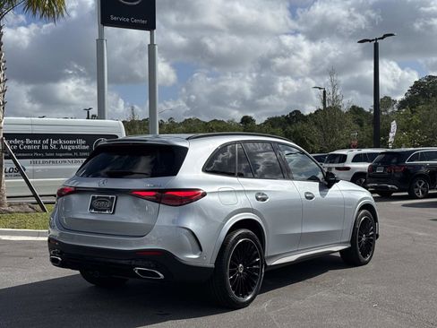 Used 2024 Mercedes-Benz GLC 300 4MATIC w/ AMG Line image 3