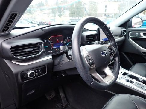 Used 2022 Ford Explorer XLT w/ Equipment Group 202A image 16