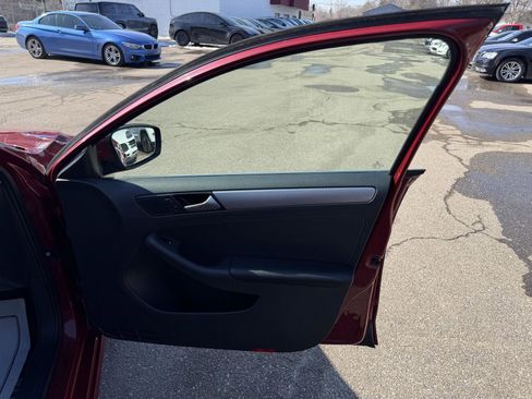 Used 2017 Volkswagen Jetta S image 24