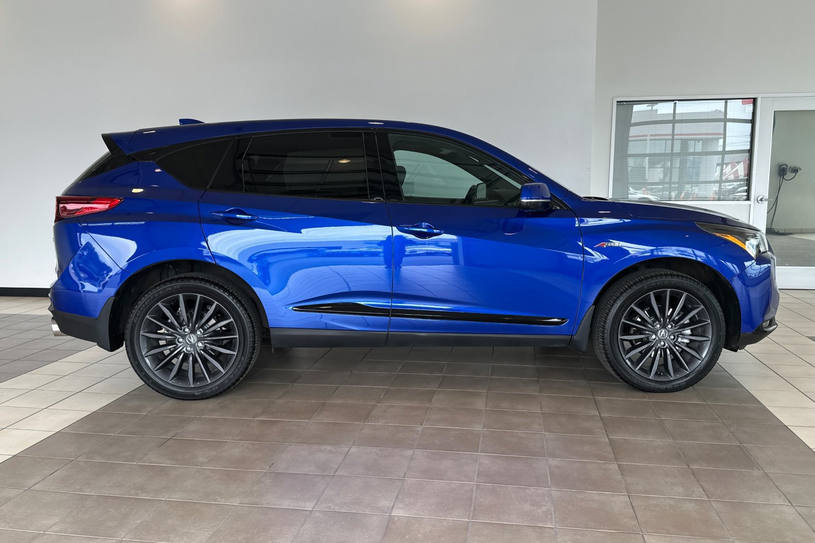 Used 2023 Acura RDX w/ Advance Package AWD/4WD image 3