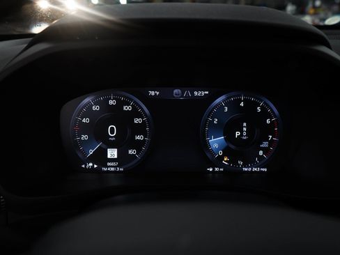 Used 2020 Volvo XC40 T5 R-Design AWD/4WD image 28