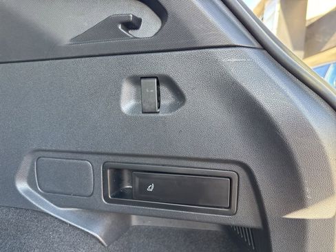 Used 2018 Volkswagen Tiguan SEL image 49