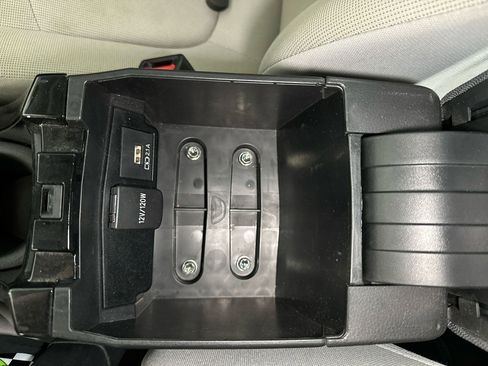 Used 2021 Toyota Corolla LE image 29