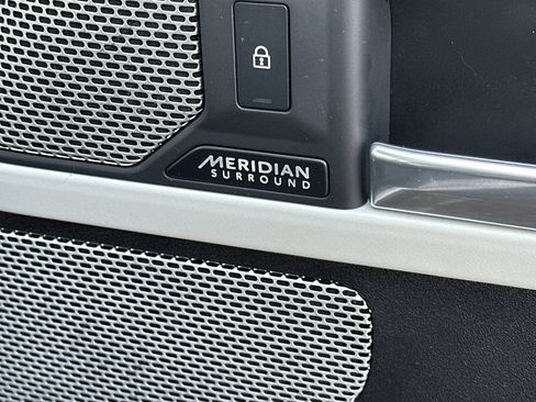 Used 2023 Land Rover Defender 130 SE image 16