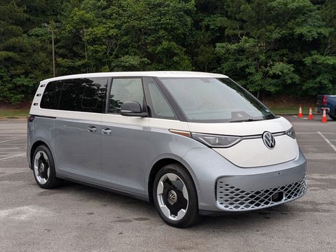 Used 2025 Volkswagen ID. Buzz Pro S Plus RWD image 11