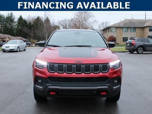 Used 2025 Jeep Compass Trailhawk w/ Trailhawk Elite Group image 3