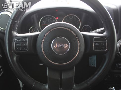 Used 2018 Jeep Wrangler Unlimited Rubicon w/ Cold Weather Group image 13