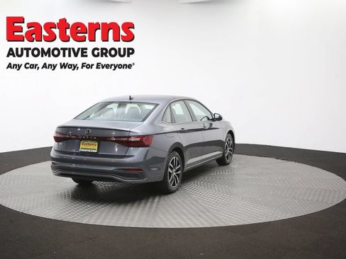 Used 2025 Volkswagen Jetta SE FWD image 38