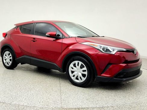 Used 2019 Toyota C-HR LE FWD image 3