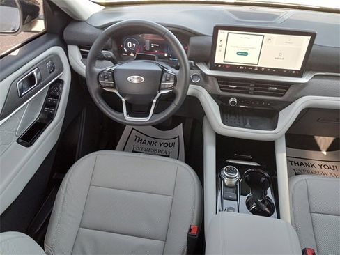 Used 2025 Ford Explorer Platinum w/ Ultimate Package image 17