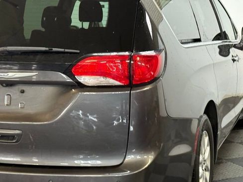 Used 2020 Chrysler Pacifica Touring w/ Cold Weather Group image 12